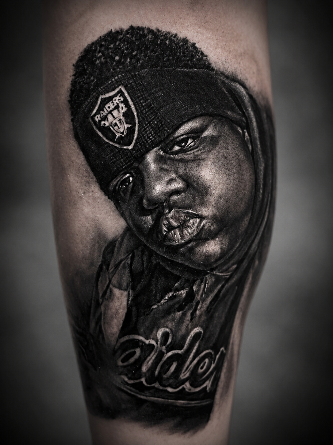 Tatuaje realismo sombras Fred Zapata
