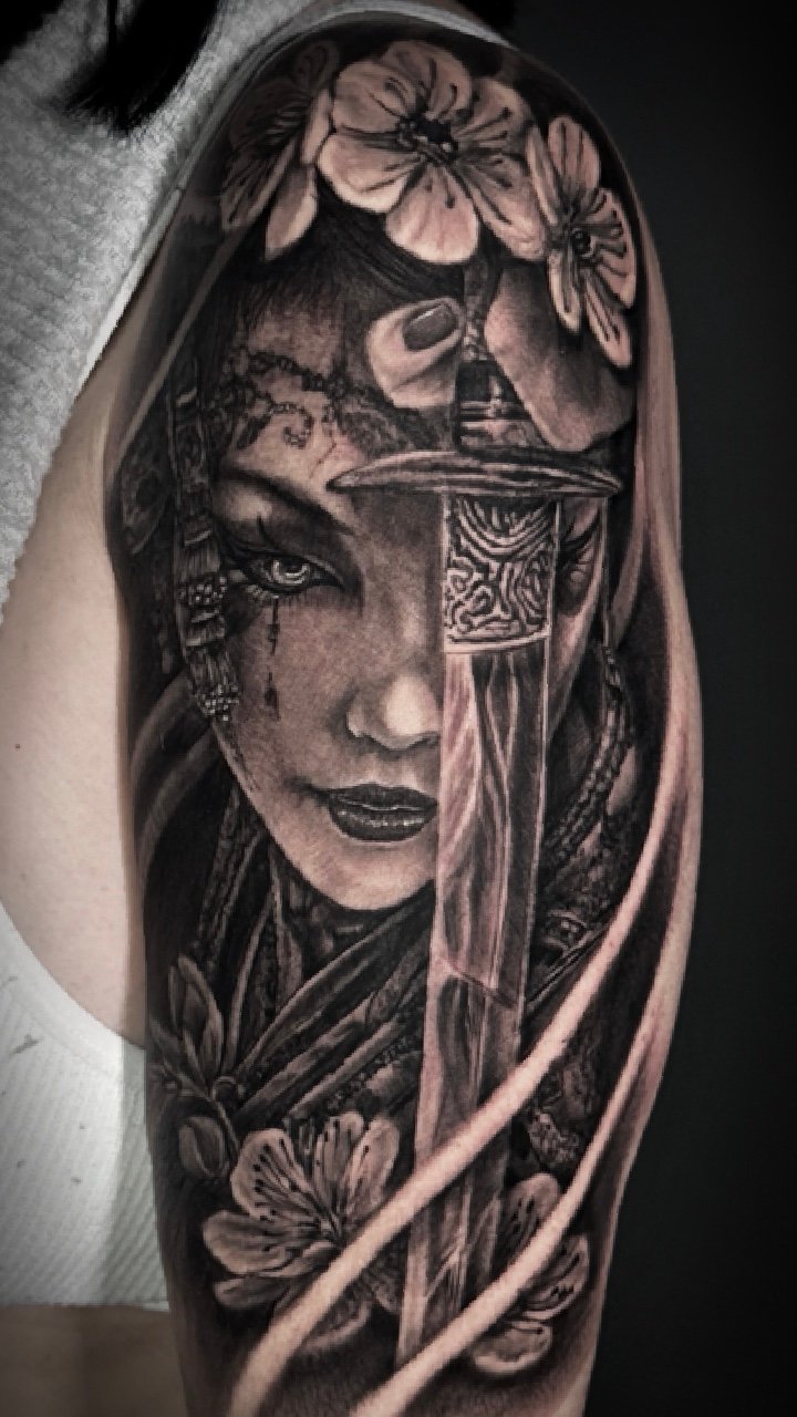 Tatuaje realismo sombras Fred Zapata